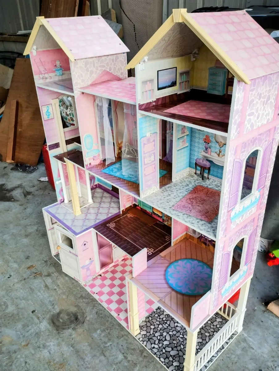 Childrens Pink Dollhouse - Image 3