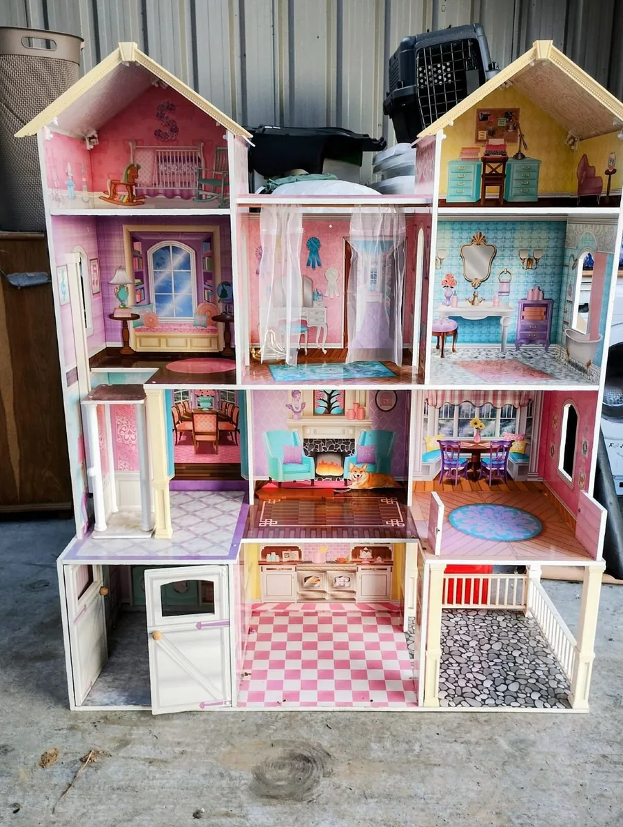 Childrens Pink Dollhouse - Image 1