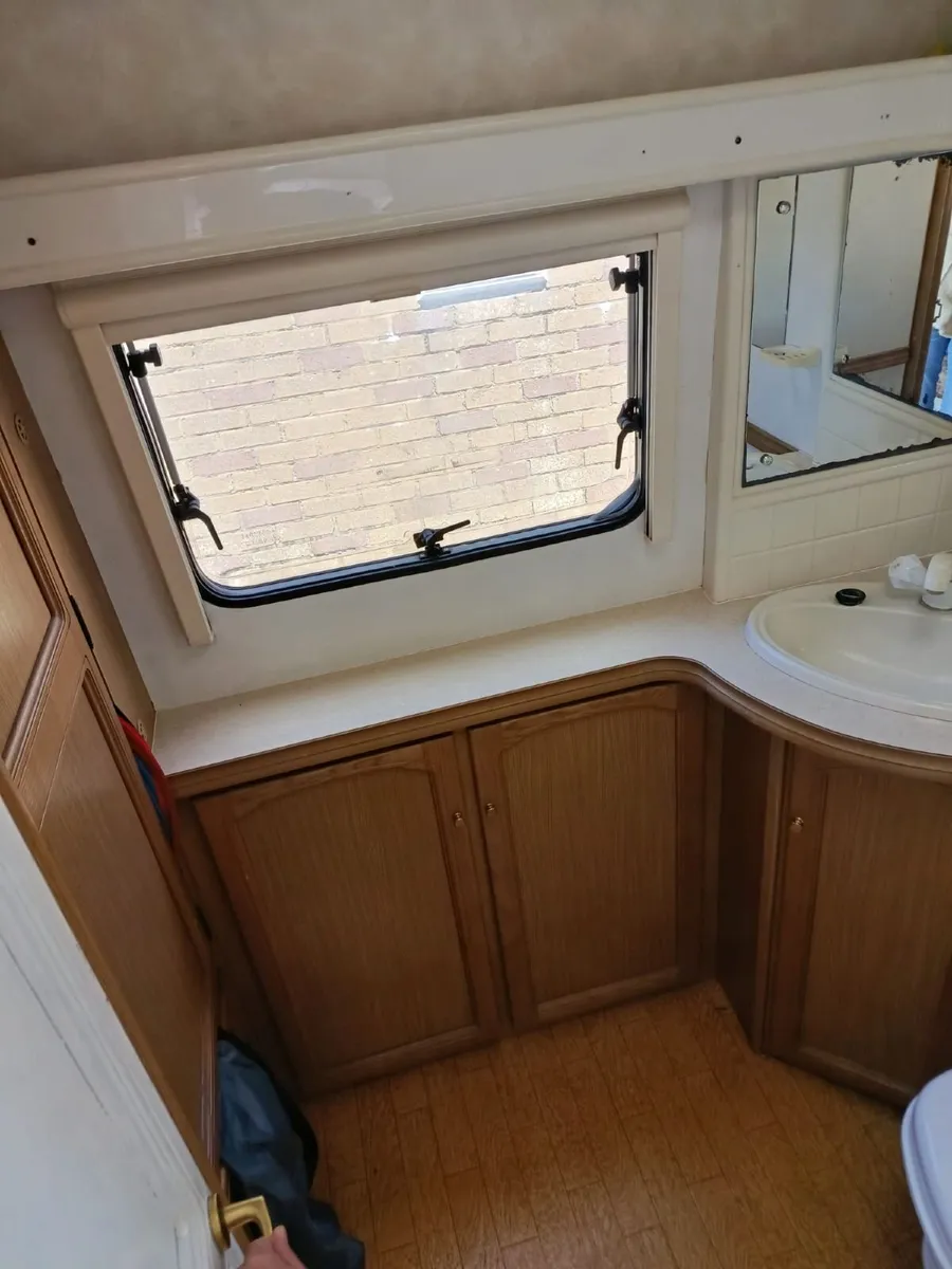 Caravan 4 Berth - Image 3