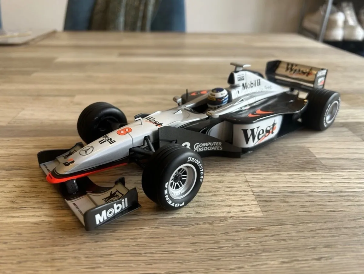 1:18 Minichamps 1998 McLaren Mika Hakkinen - Image 3