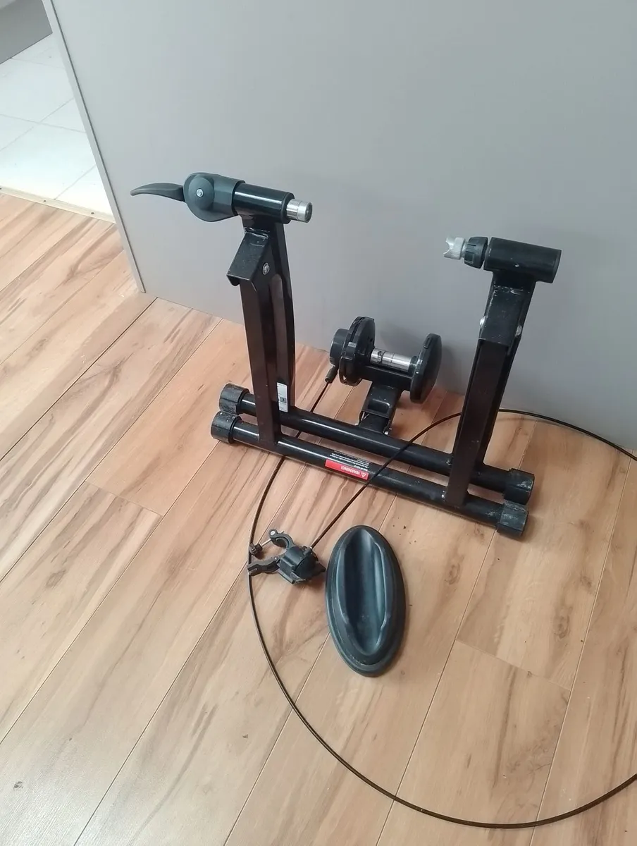 Indoor bike trainer - Image 1