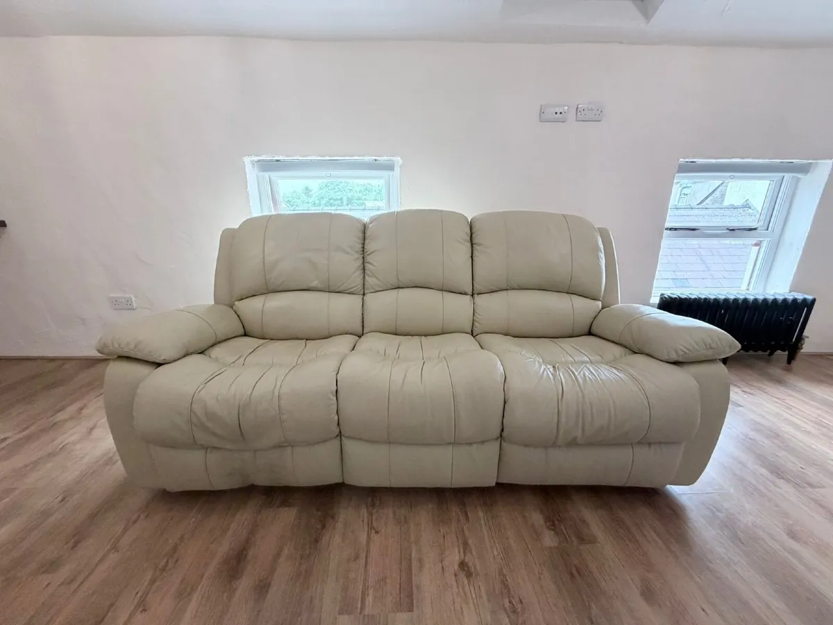 Leather recliner 3 piece suite - Image 4