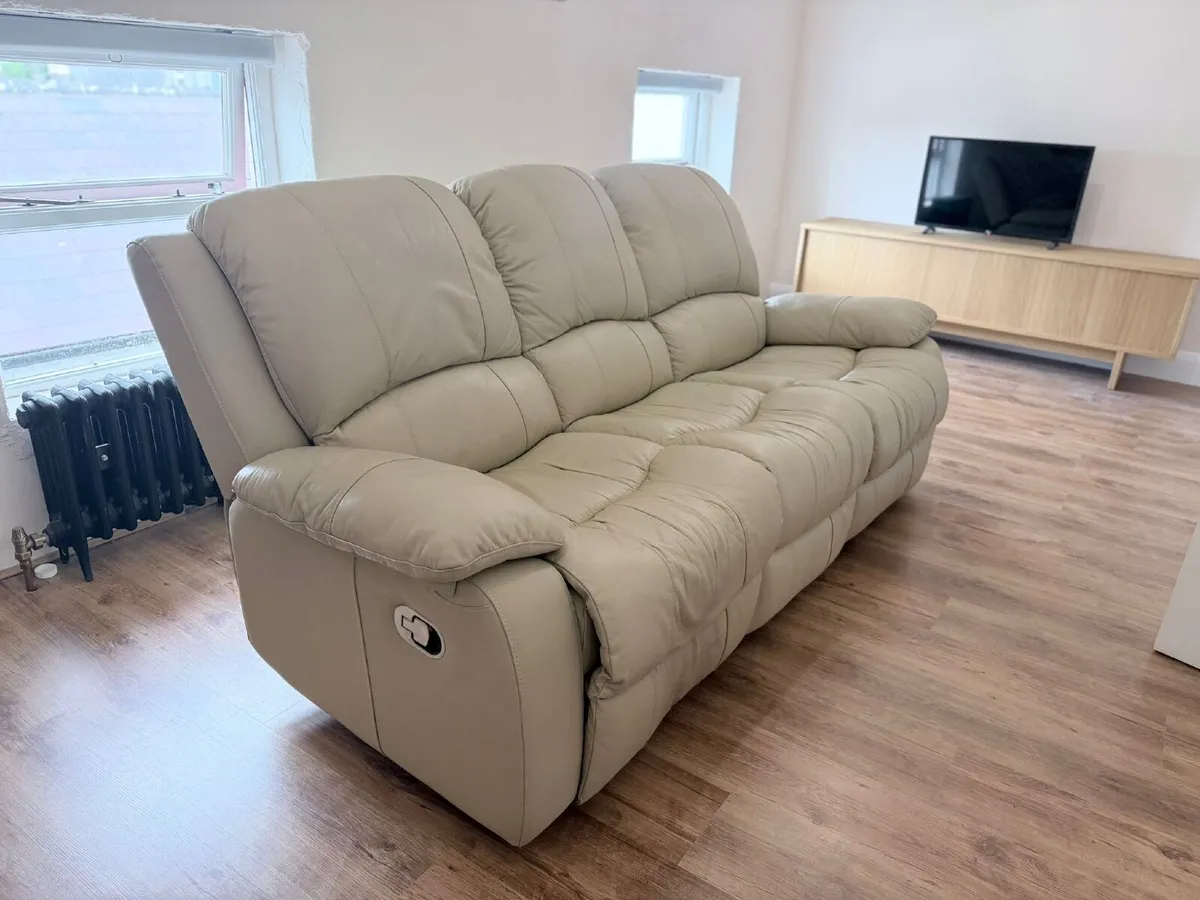 Leather recliner 3 piece suite - Image 1