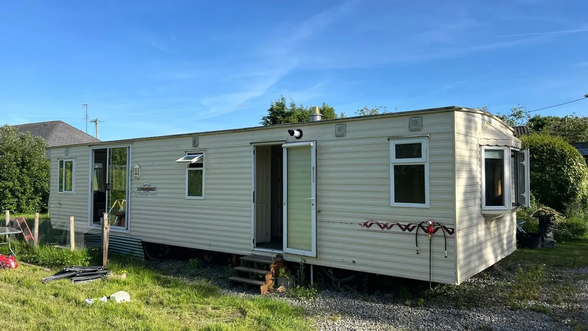 Willerby Lyndhurst 37x12 - Image 1