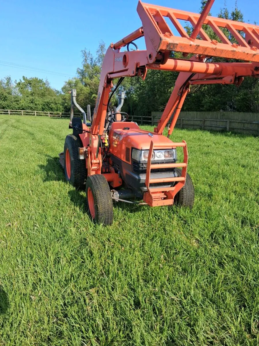 Kubota L3200 Tractor - Image 2