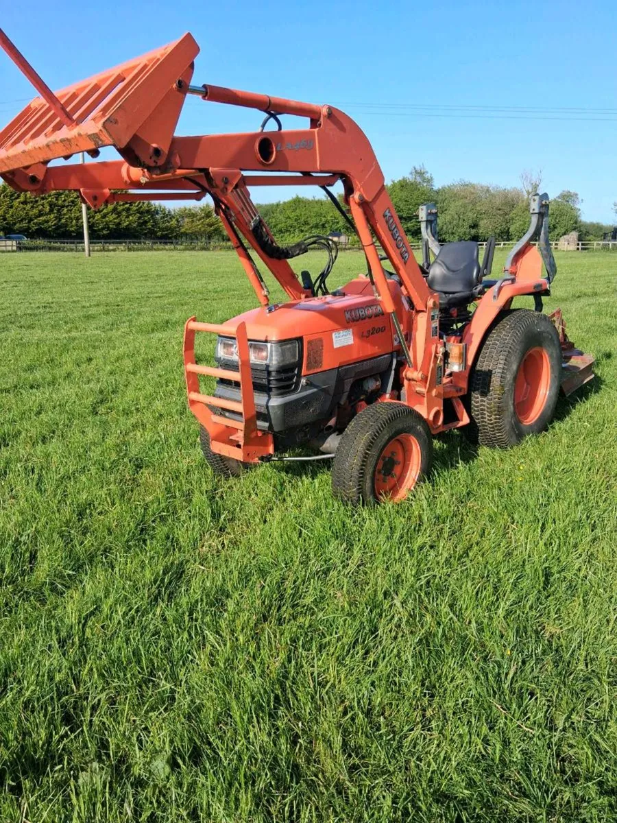 Kubota L3200 Tractor - Image 1