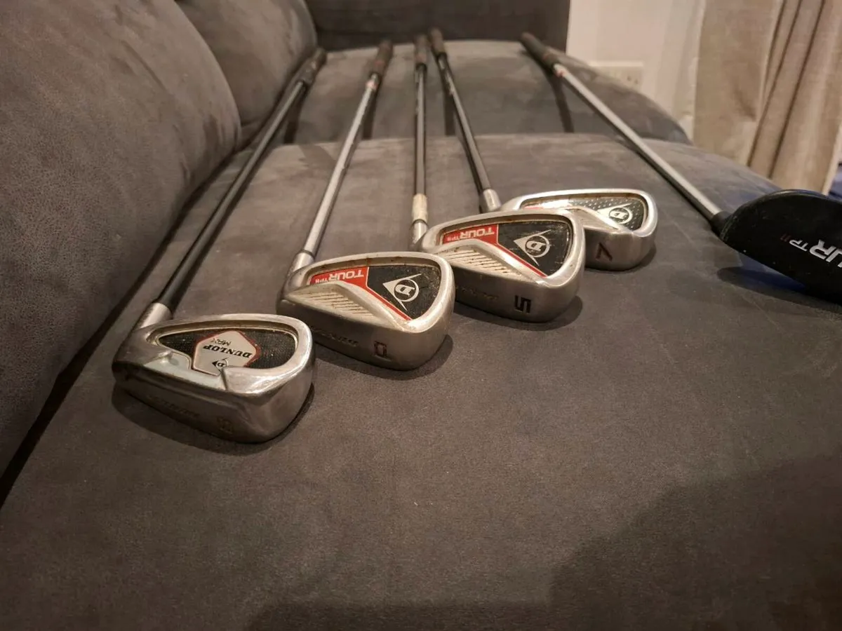 Dunlop tour irons and putters - Image 1