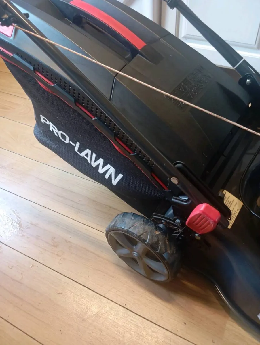 Pro-lawn self drive lawnmower - Image 4