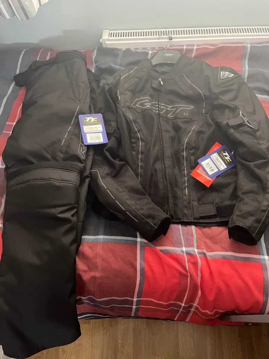 Rst  Isle of Man TT motorbike set - Image 1