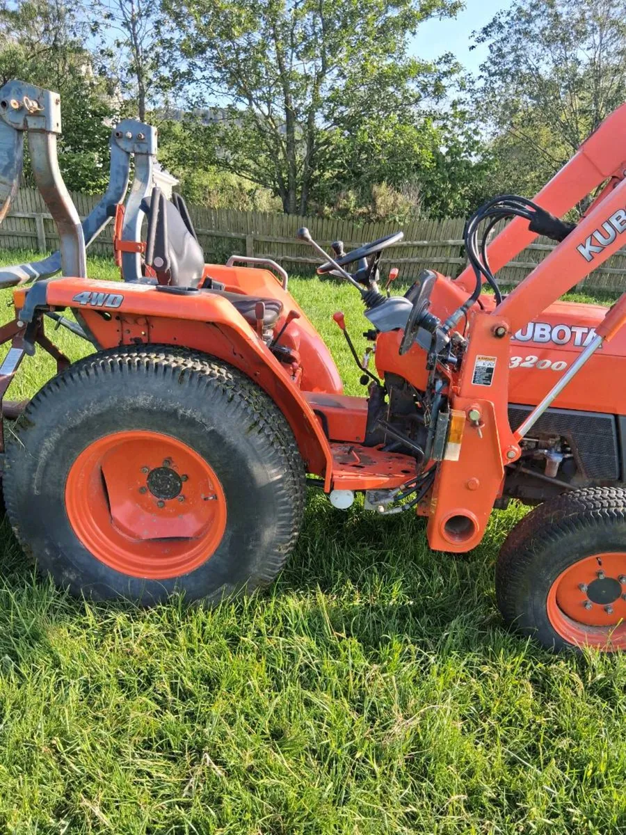Kubota L3200 Tractor - Image 2
