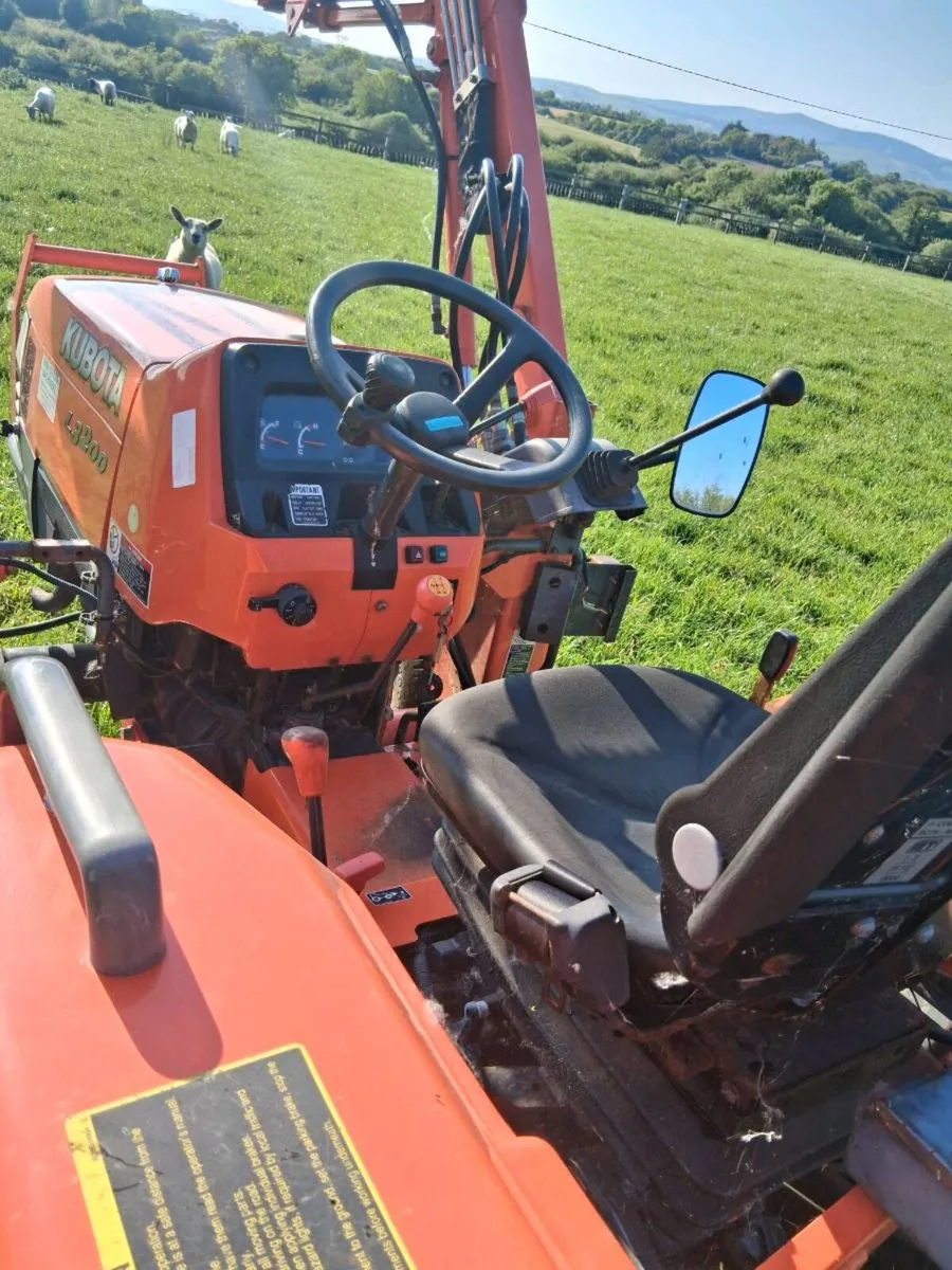 Kubota L3200 Tractor - Image 3