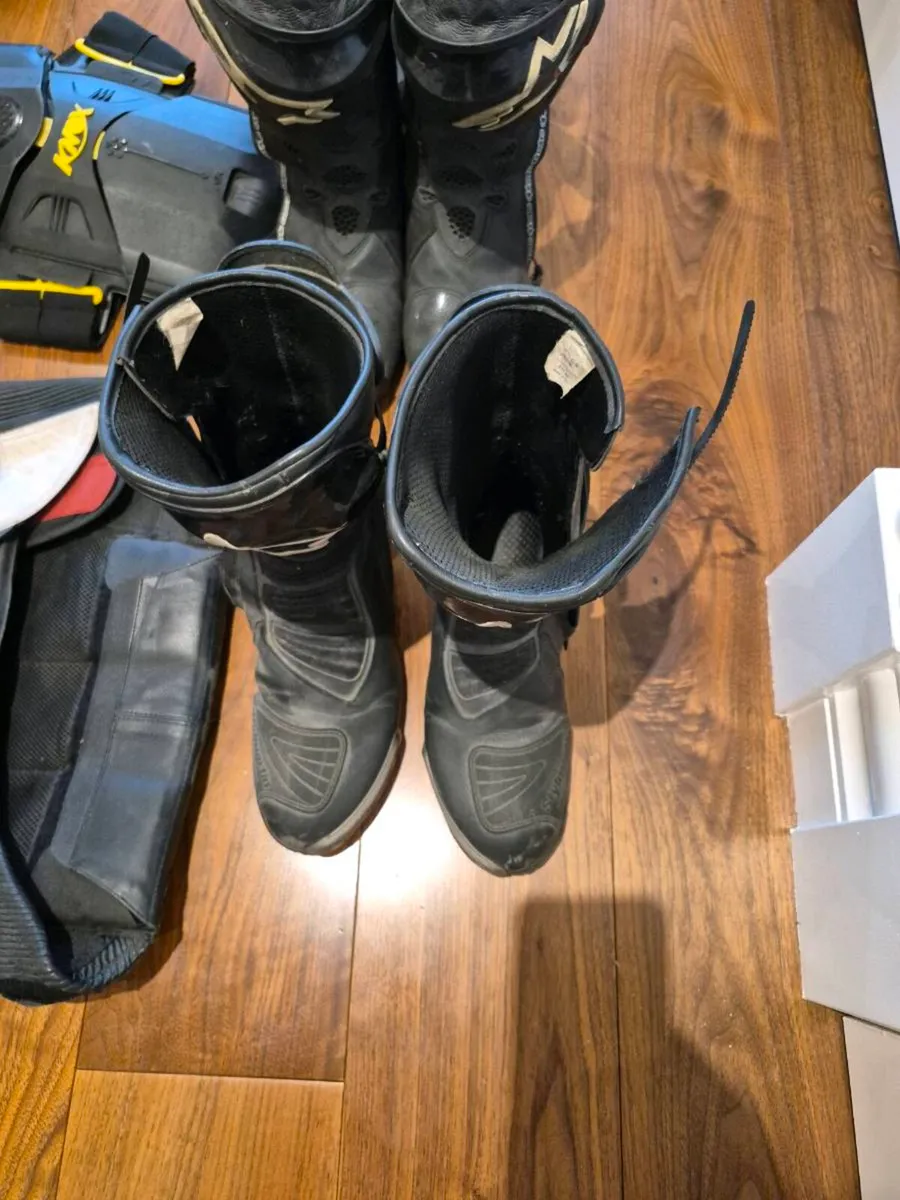 Leathers,boots,gloves,back,chestprotector,airbag - Image 3