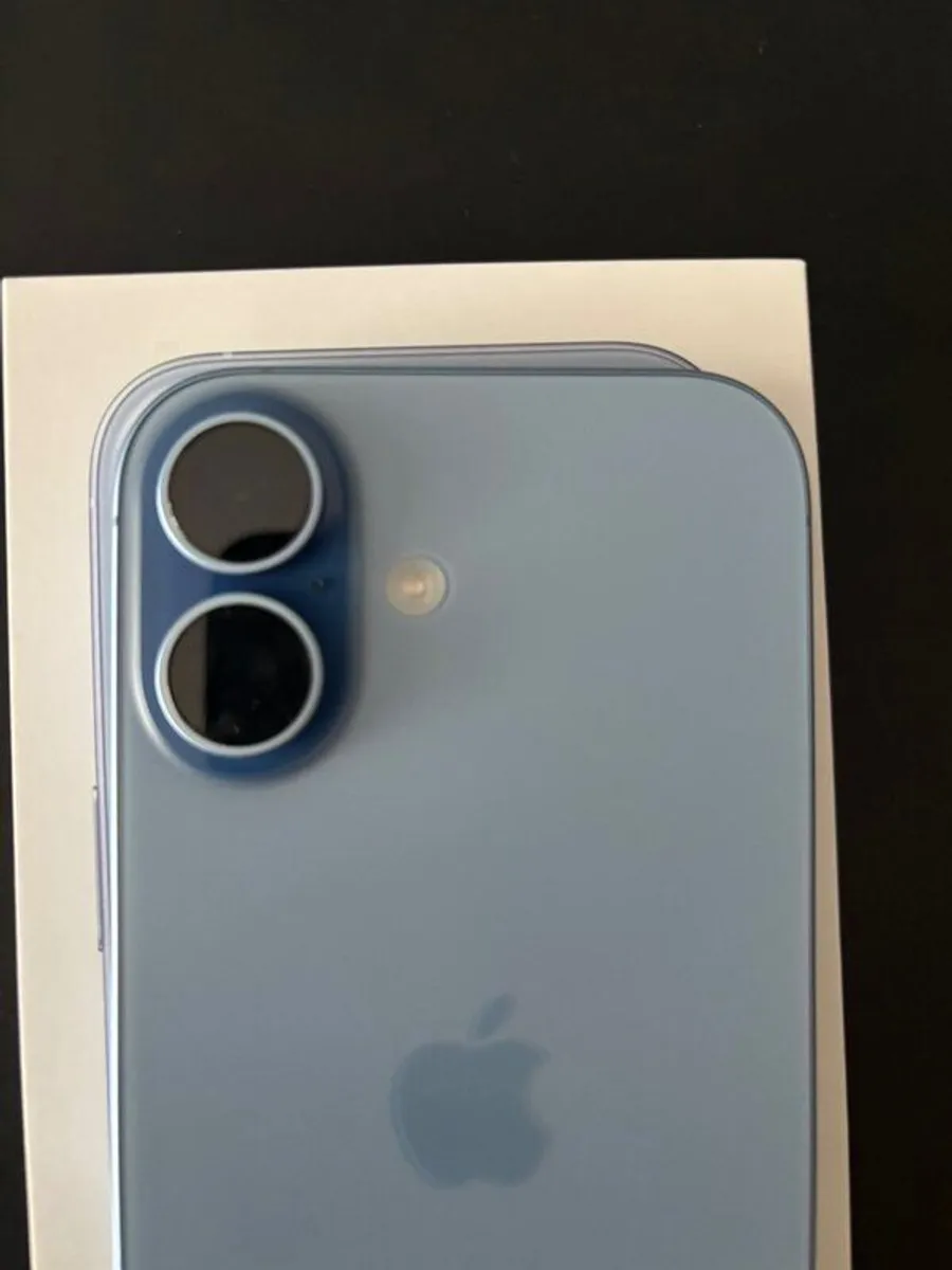 iPhone 17 brand new - Image 3