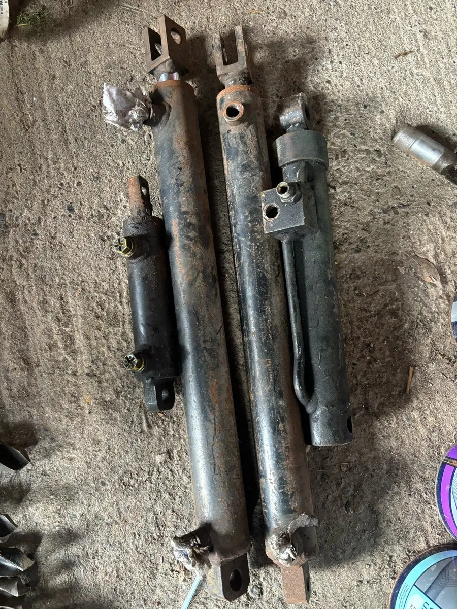 Hydraulic rams