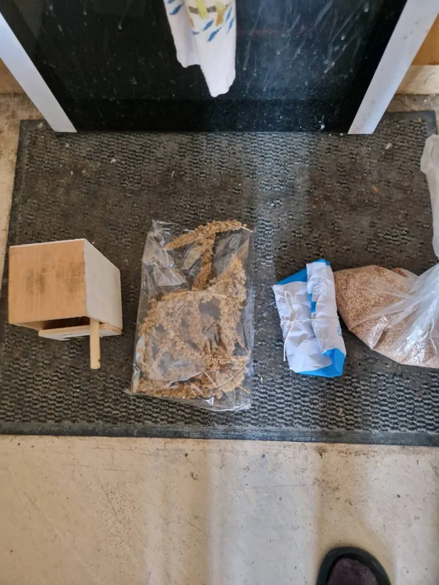 Bird cage food . extras - Image 2