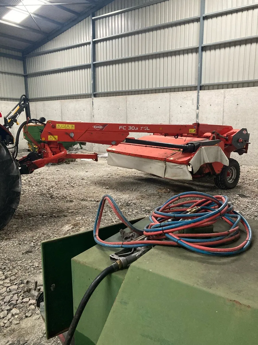 Kuhn 303 10ft mower - Image 2