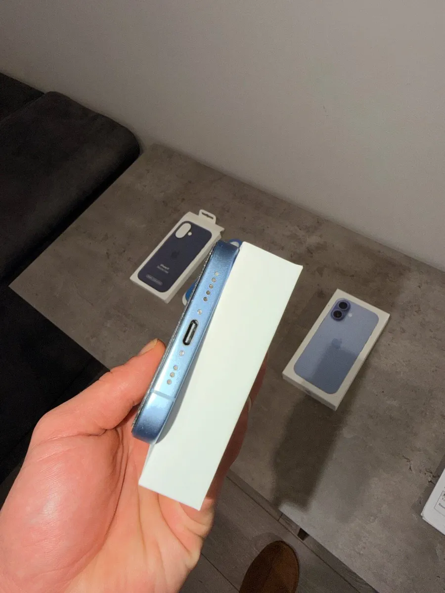 iPhone 17 256gb blue - Image 4
