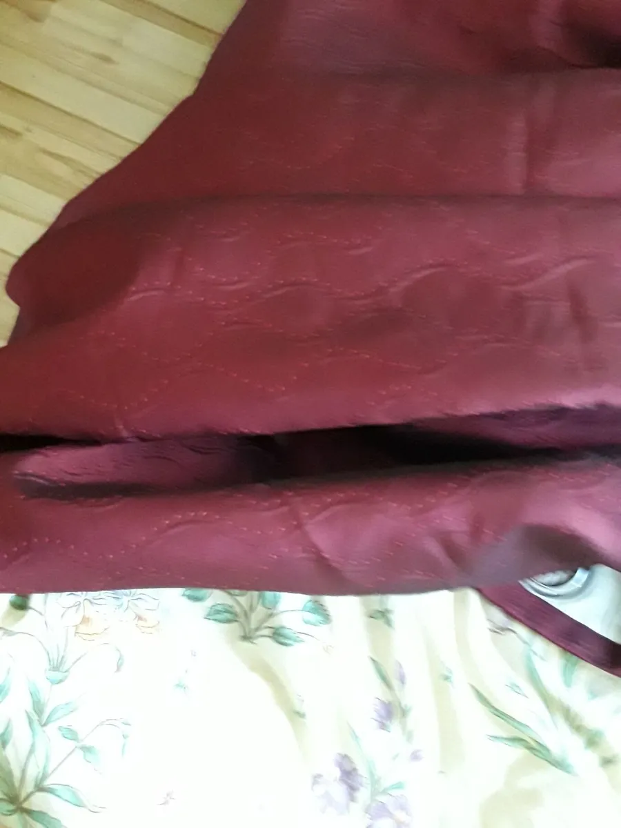 As new lovely wine colored eyelid drapes - Image 1