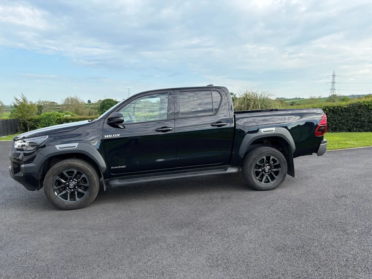 2022 Toyota Hilux Invincible X 2.8 Auto - Image 3