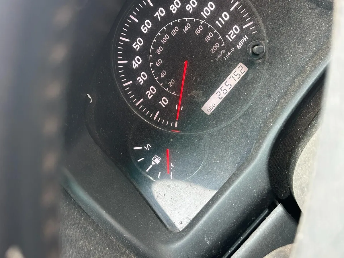 Toyota Land Cruiser 2006 - Image 3