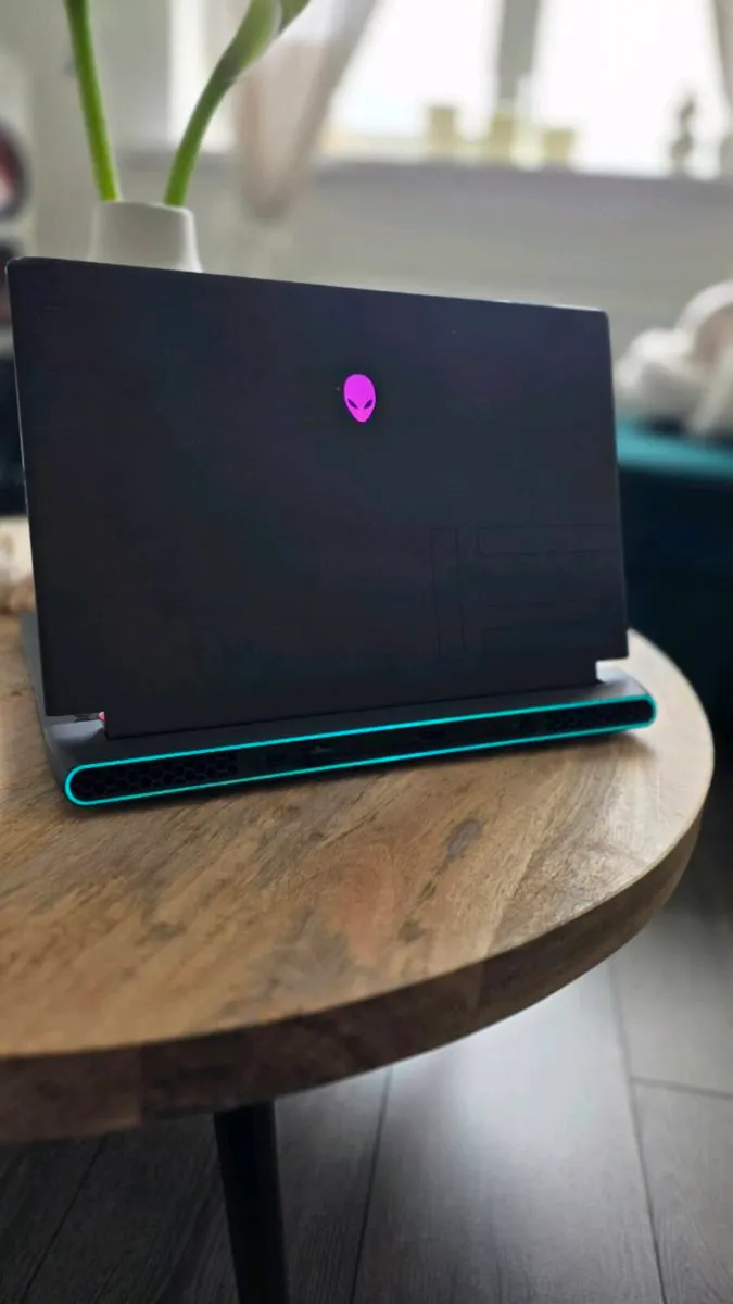 Alienware M15 R5 - Image 4
