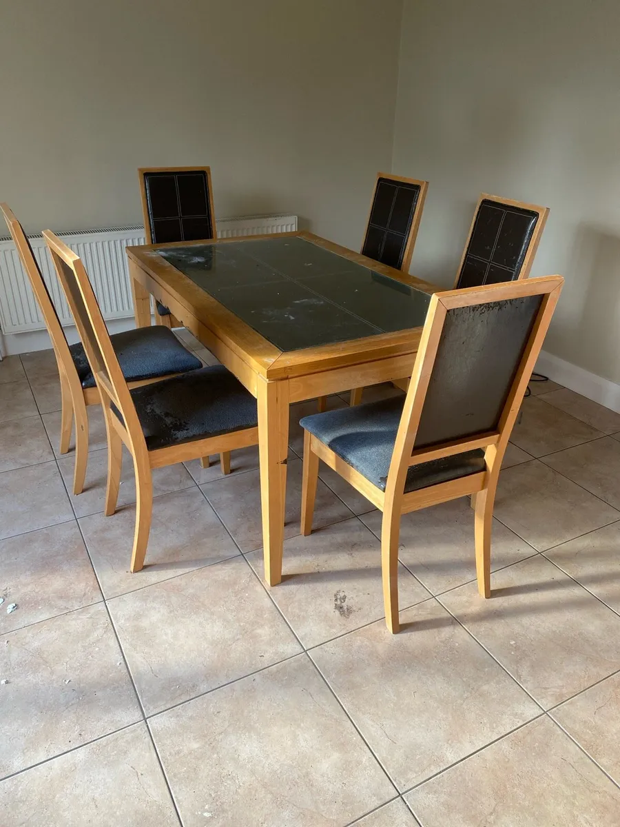 Table & chairs - Image 1