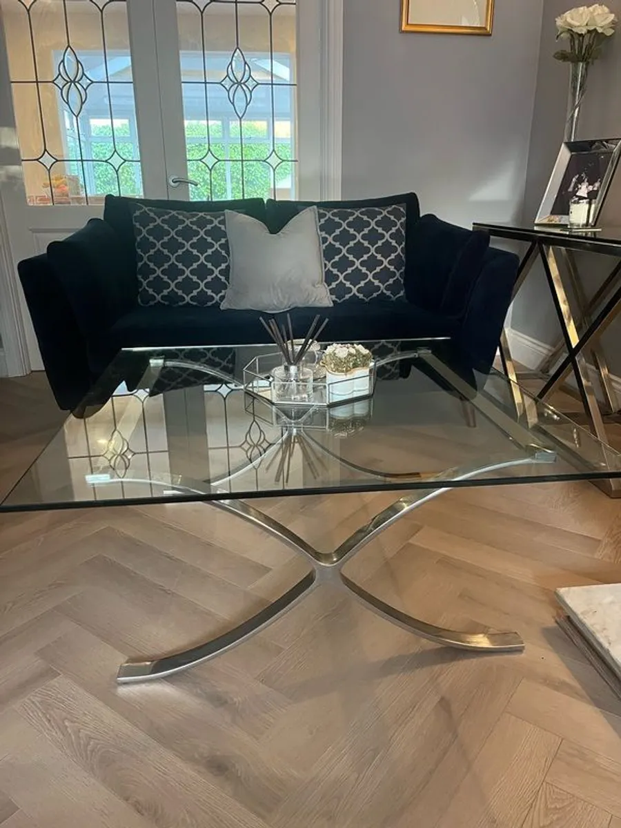 Glass coffee table with chrome legs - Image 4