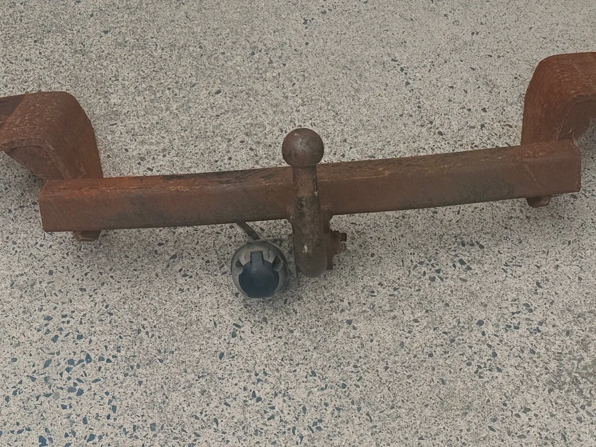 Volkswagen transporter towbar - Image 1