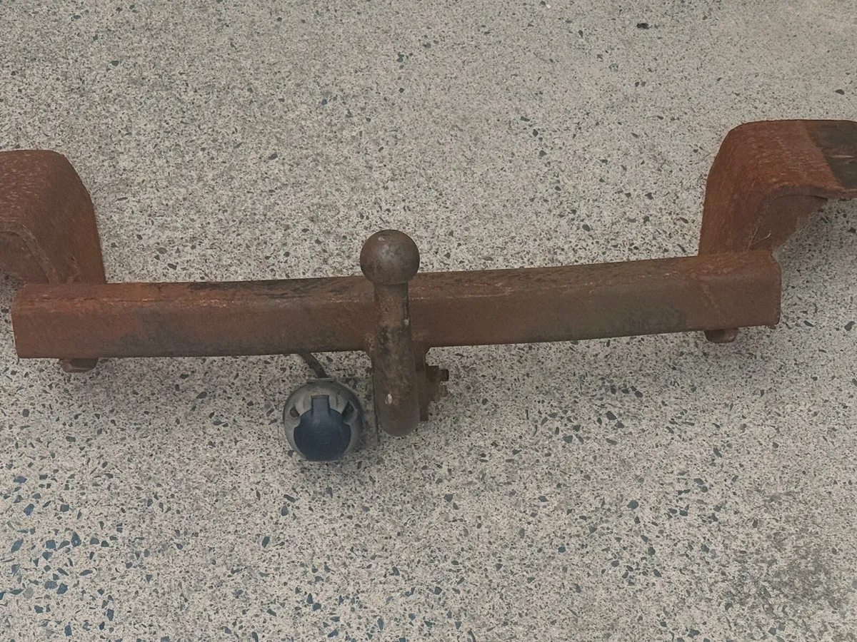 Volkswagen transporter towbar - Image 2