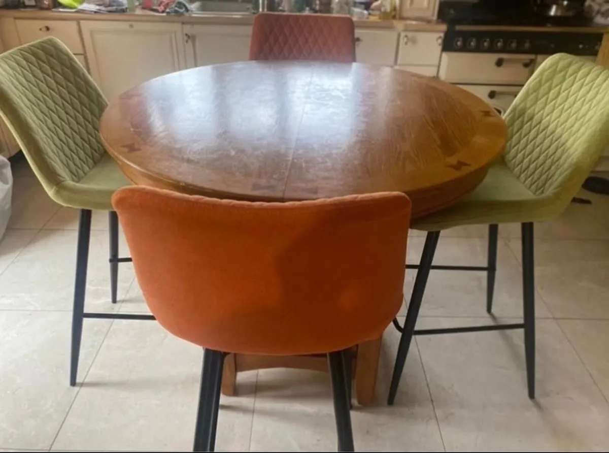 Table & Chairs - Image 2