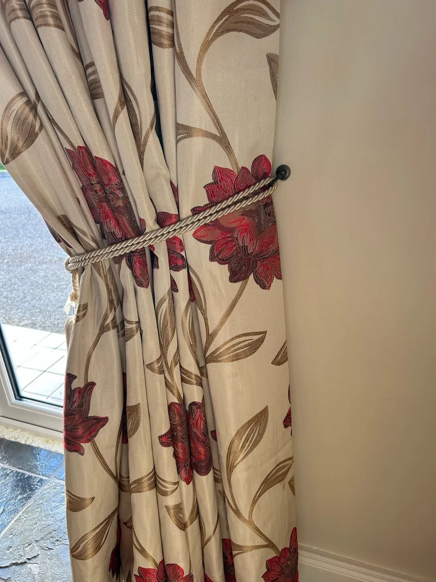 Curtains - Image 4