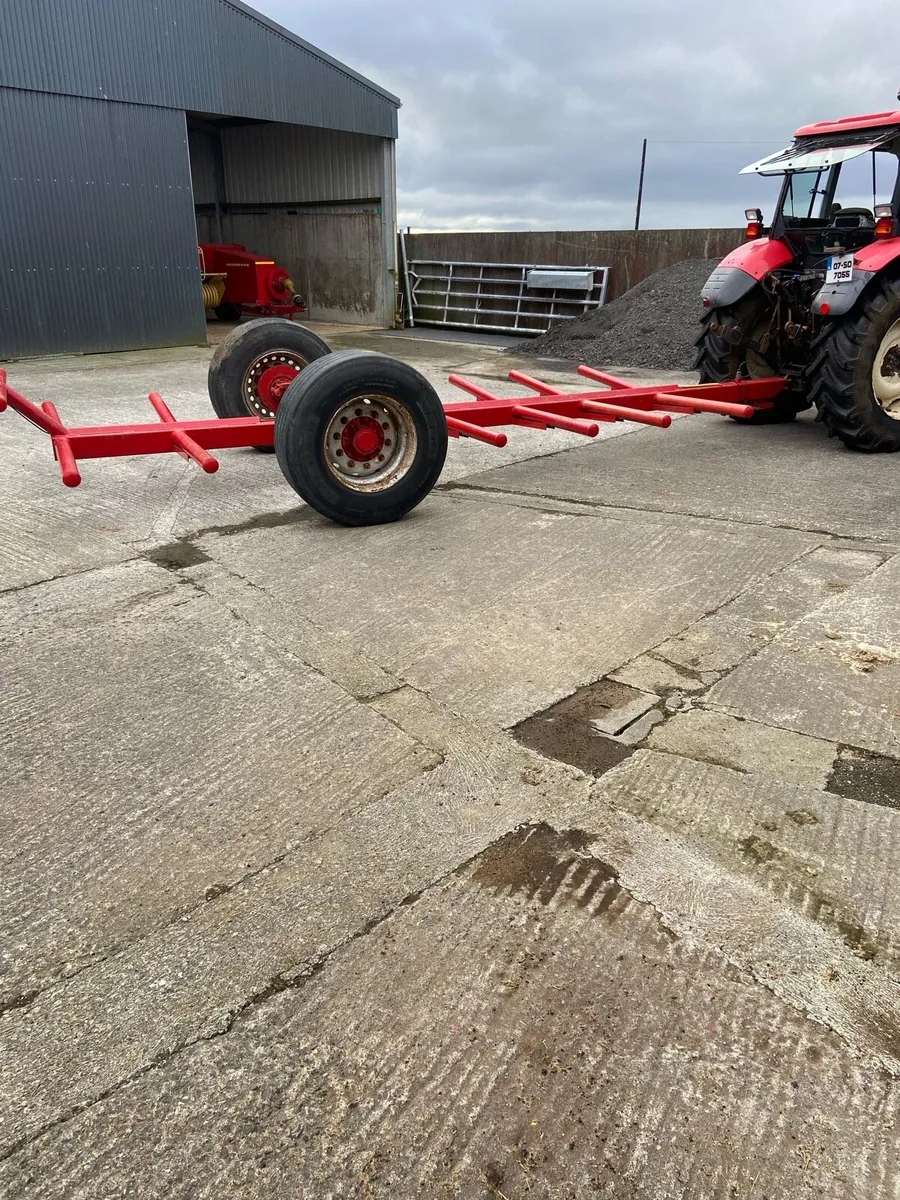 Bale trailer - Image 1