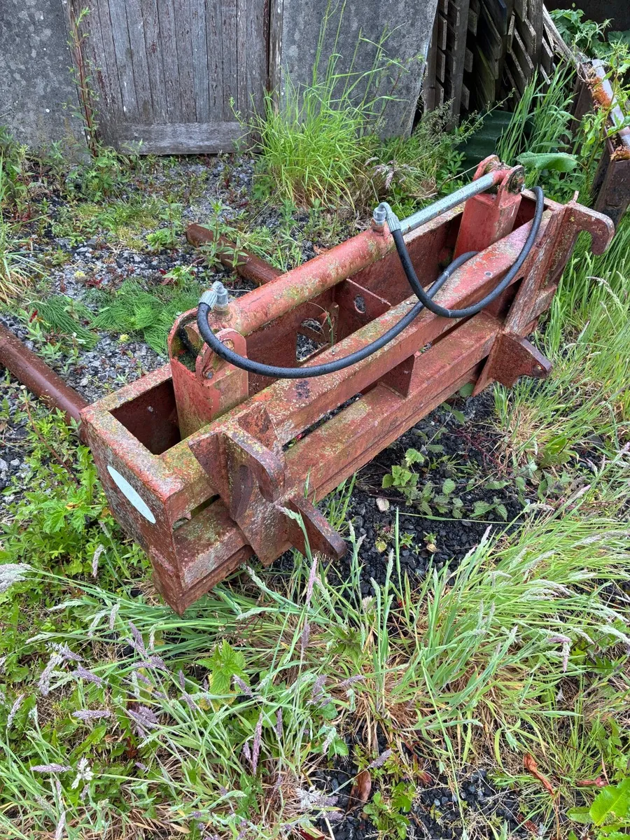 Bale lifter - Image 1