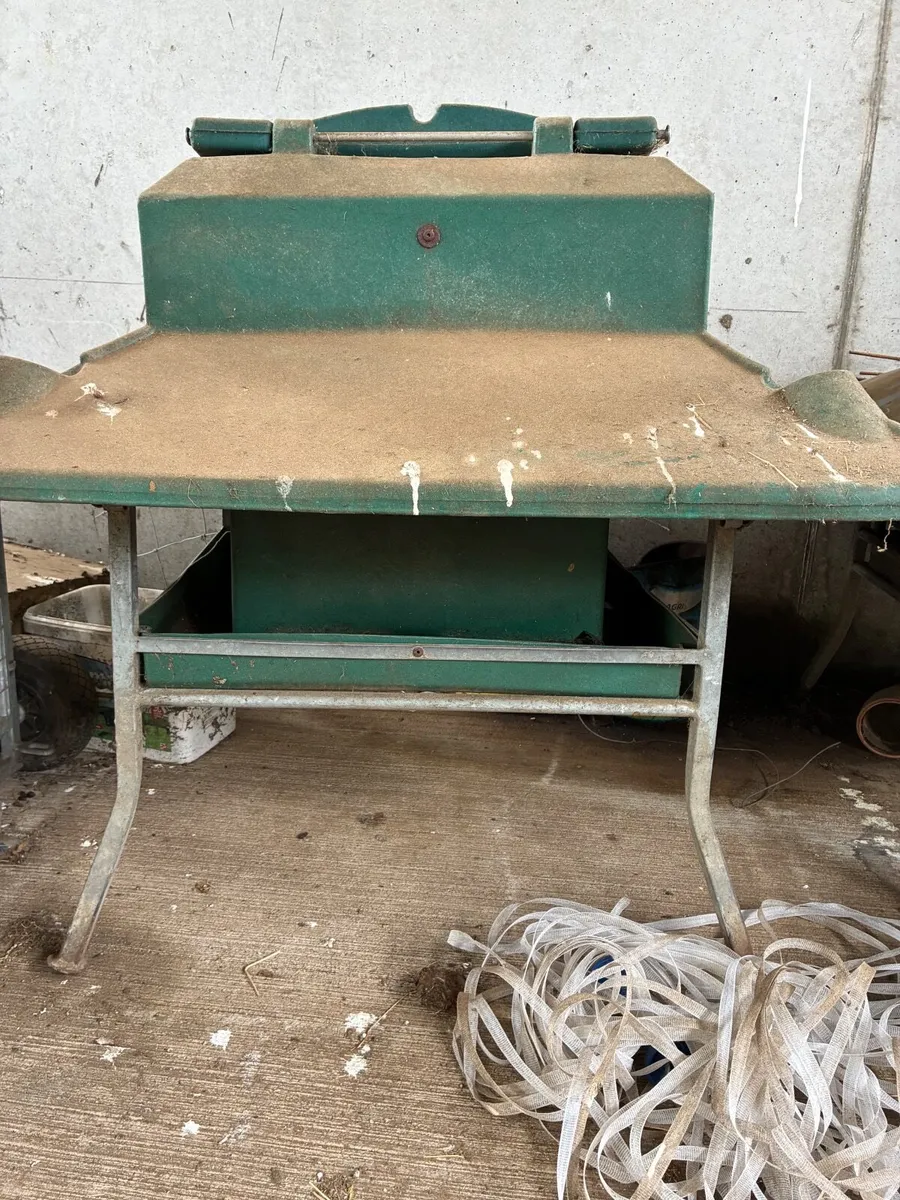 Lamb creep feeder - Image 1