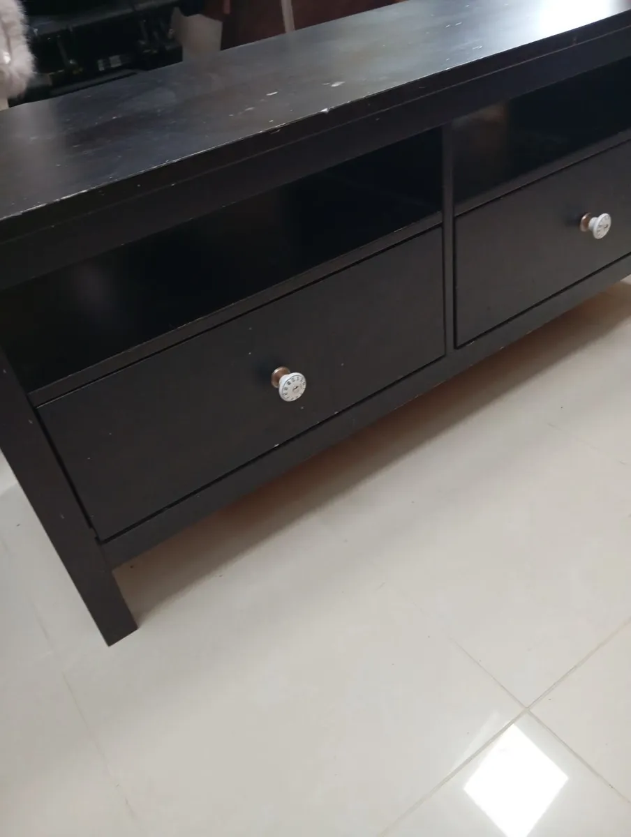 TV cabinet - Image 1