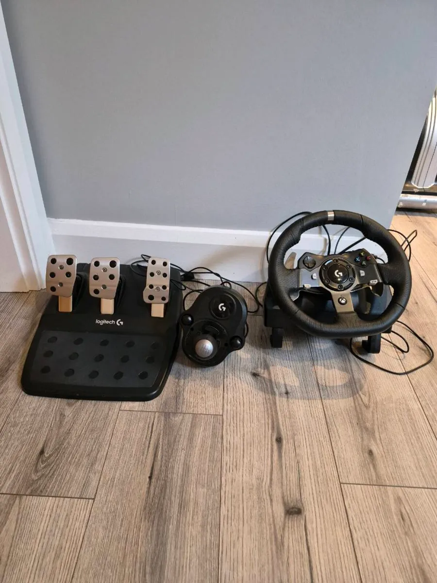 X box steering wheel with pedals and gear stick - Image 1