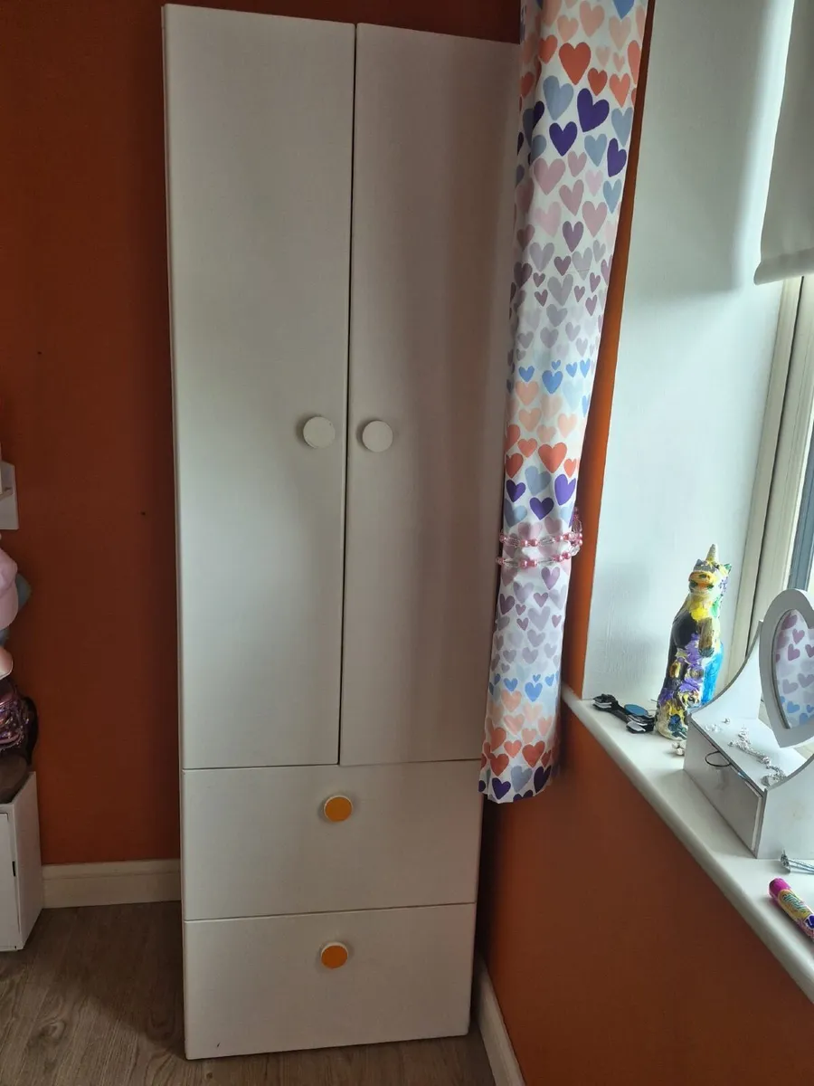 Children’s wardrobe - Image 1