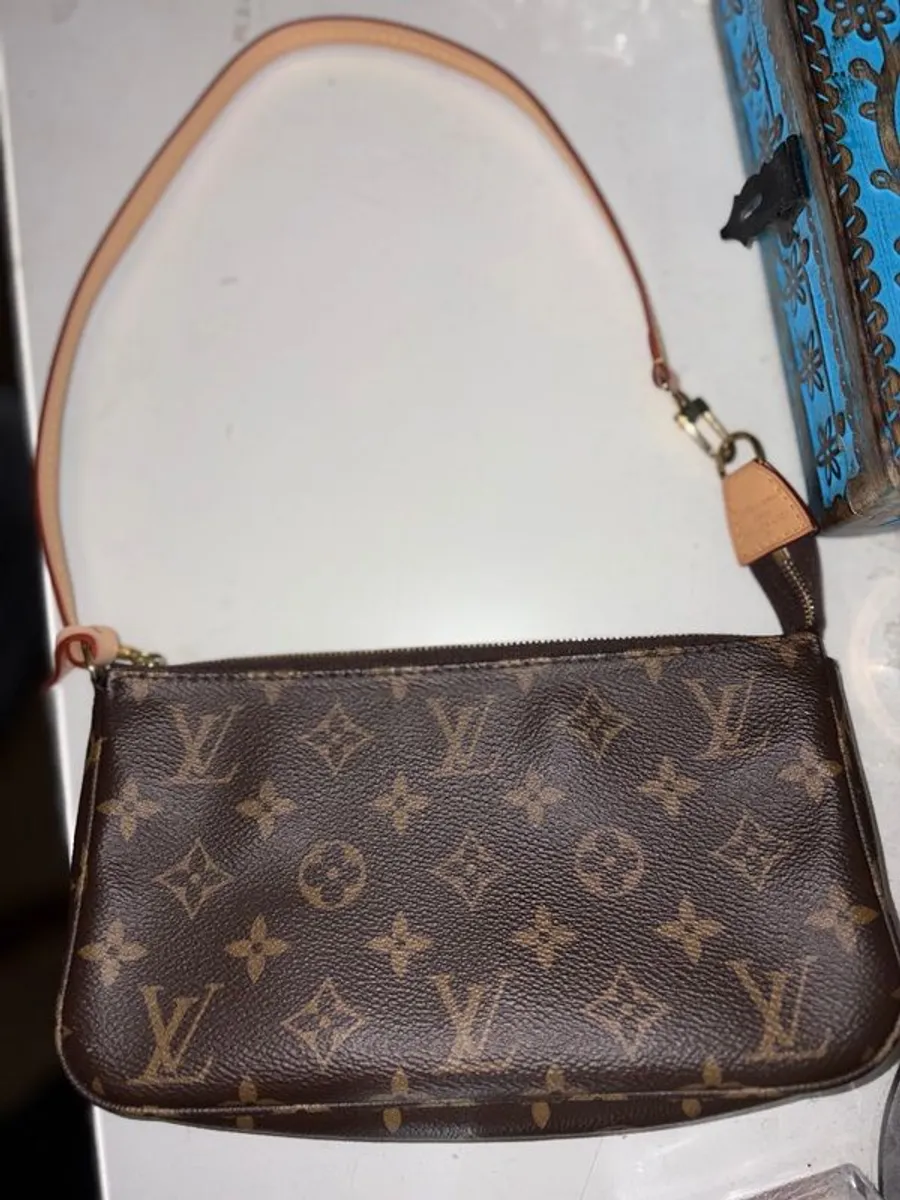 louis Vuitton Pouchette - Image 1