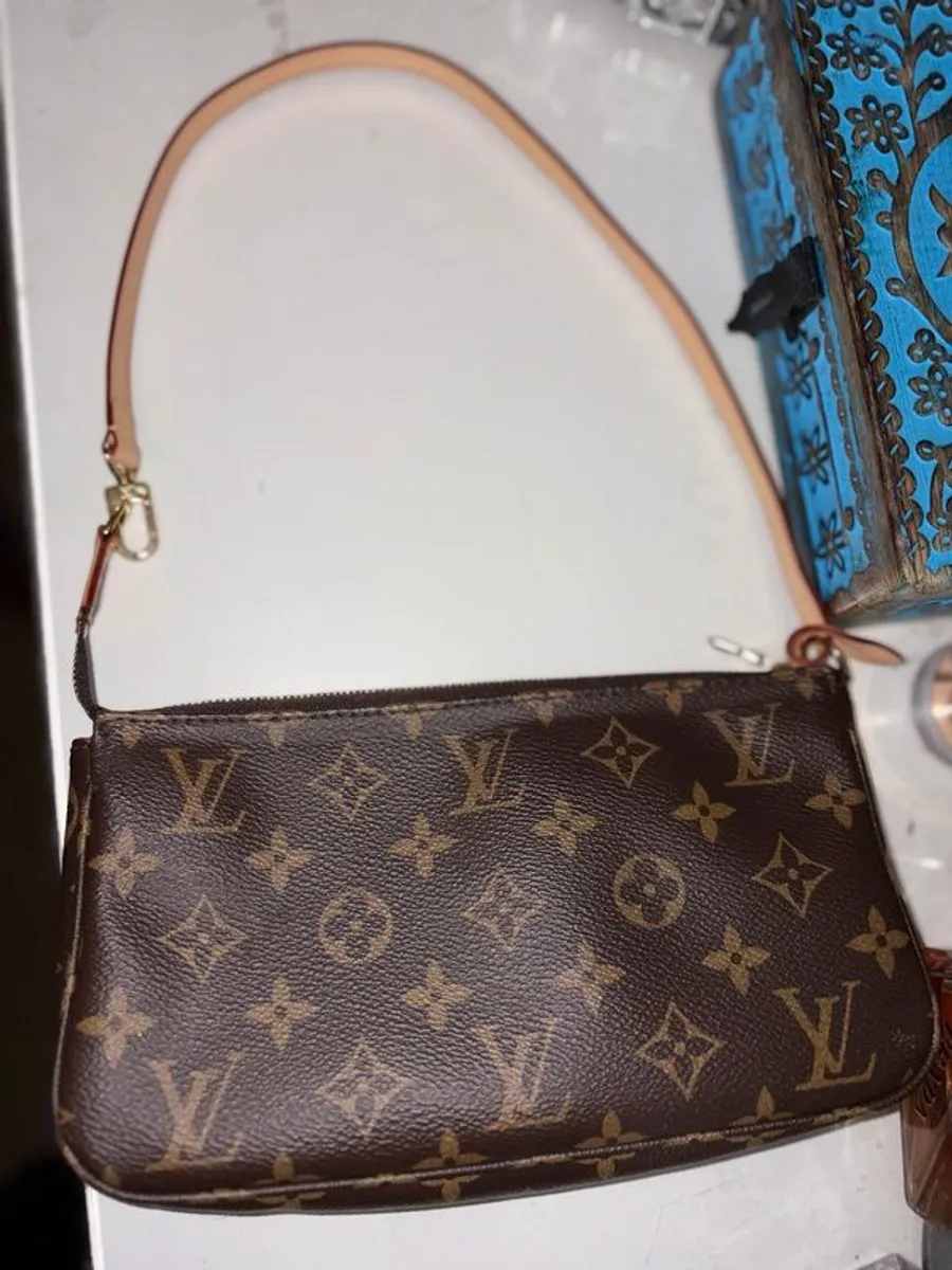 louis Vuitton Pouchette - Image 2