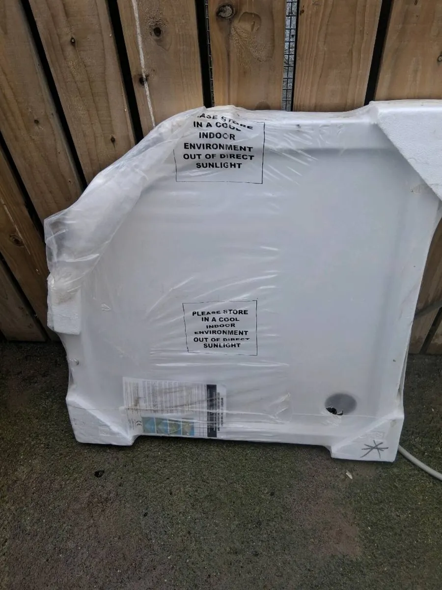 Rt  quadrant shower tray  900x900mm(€250 new) - Image 1