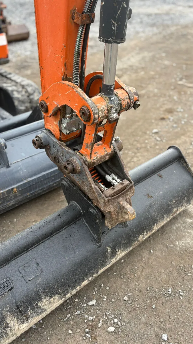 Hitachi Zaxis 33u - Image 4