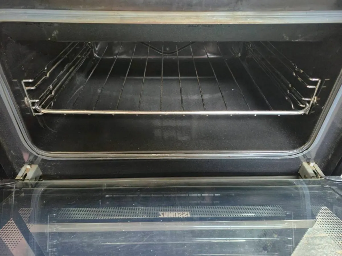 Zanussi Freestanding Electric Cooker 60cm - Image 4