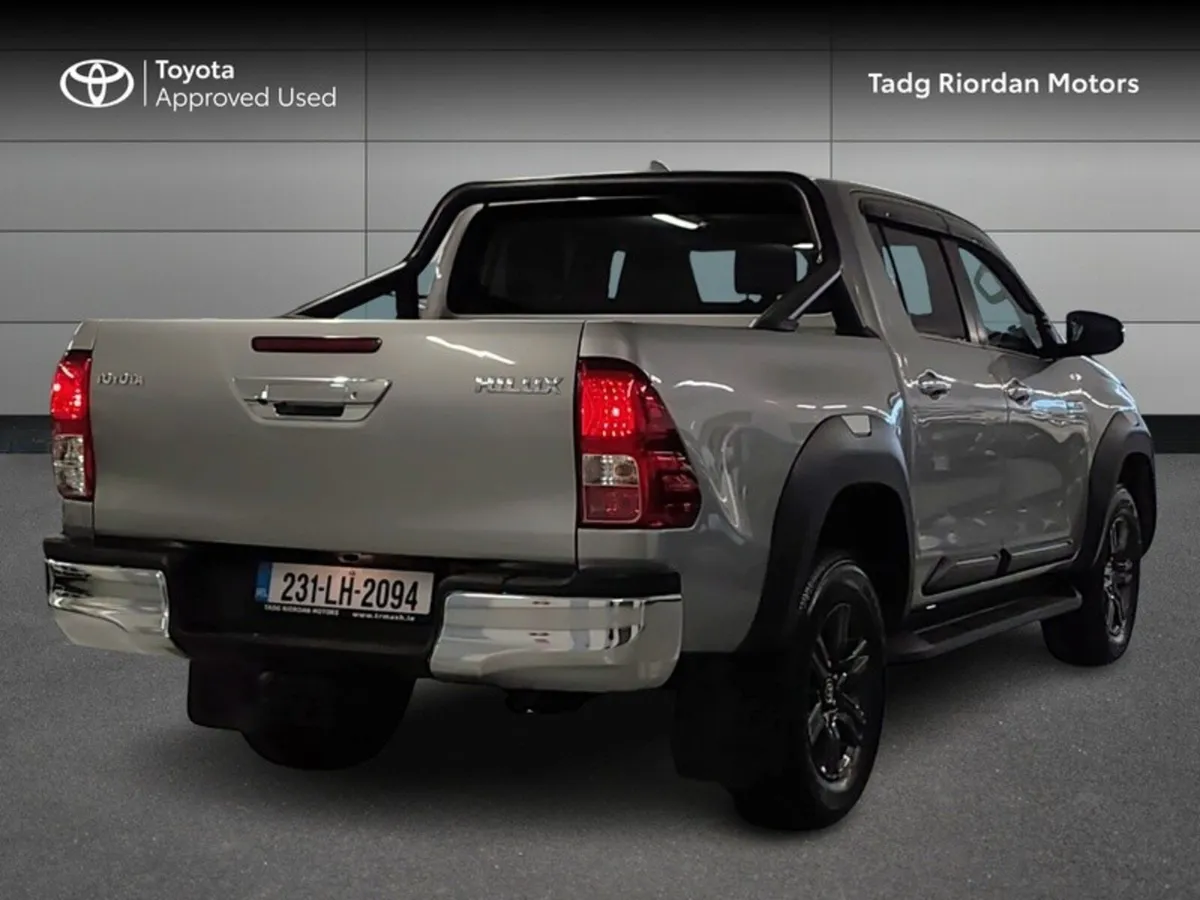 Toyota Hilux 2.8 SR5 D/CAB AUTO - Image 2