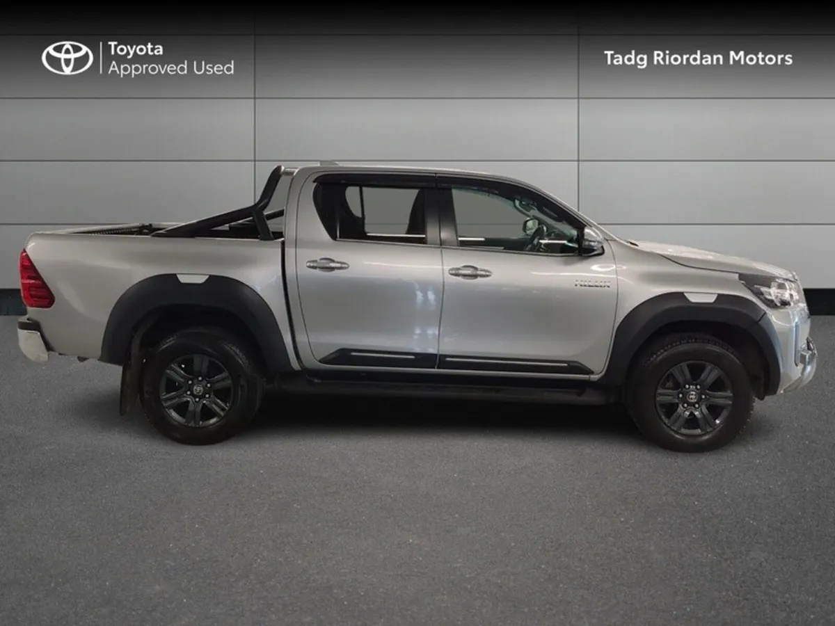 Toyota Hilux 2.8 SR5 D/CAB AUTO - Image 3