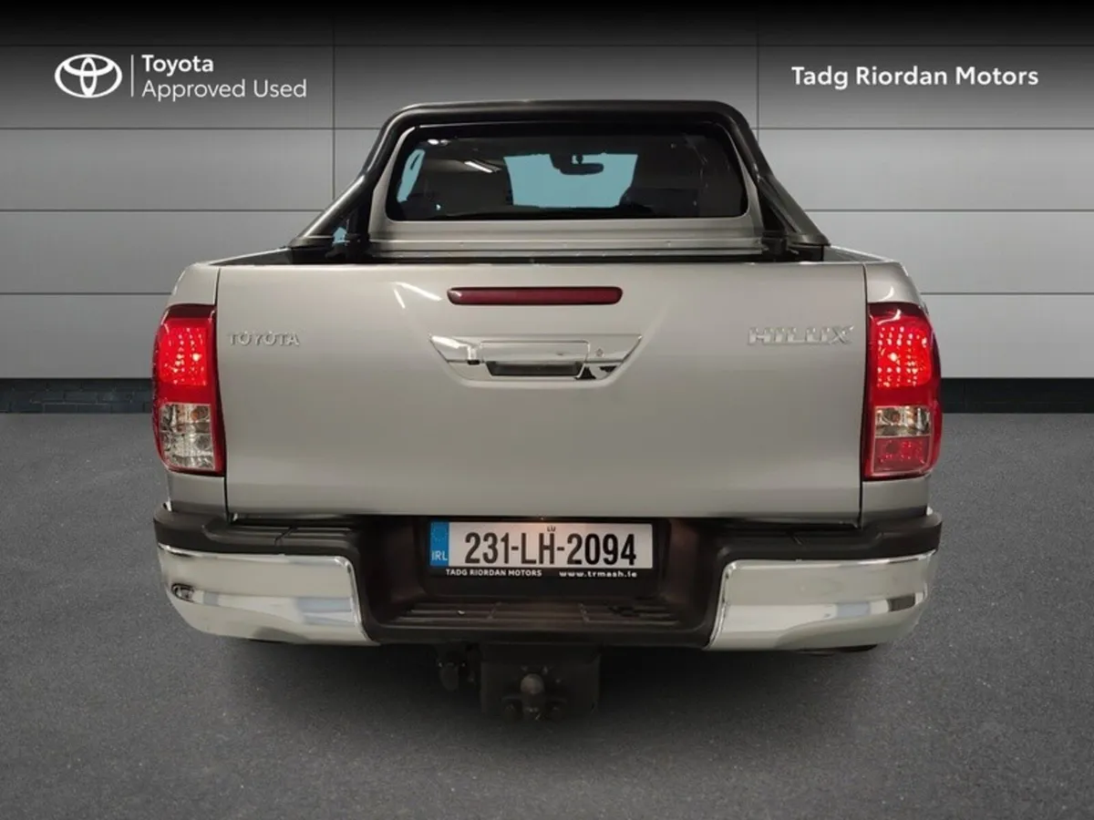 Toyota Hilux 2.8 SR5 D/CAB AUTO - Image 4