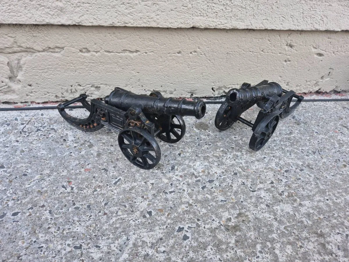 Cast  iron  cannons - Image 1