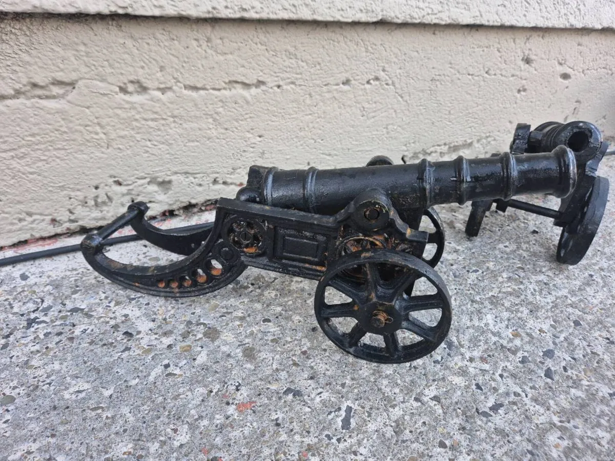 Cast  iron  cannons - Image 2