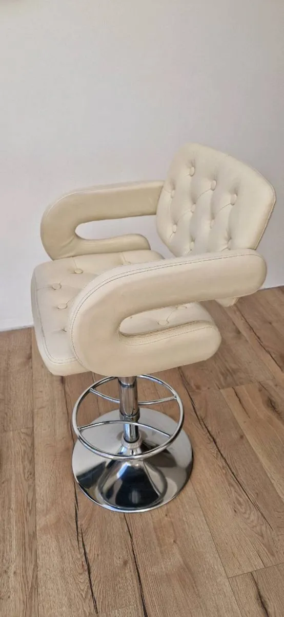 Bar stools - Image 1