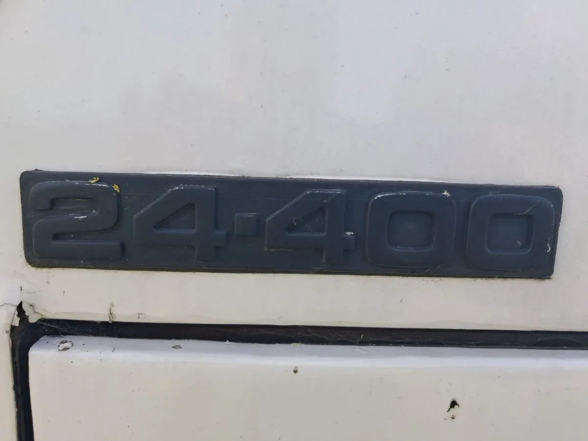 Glamping/Accomadation Bus - Image 1