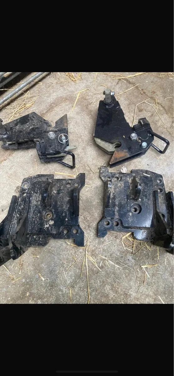 Axel Brackets - Image 1